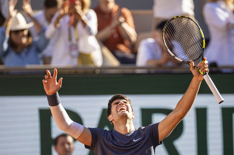 关于法网碾压拉沃尔杯，兹维列夫统治全场的信息