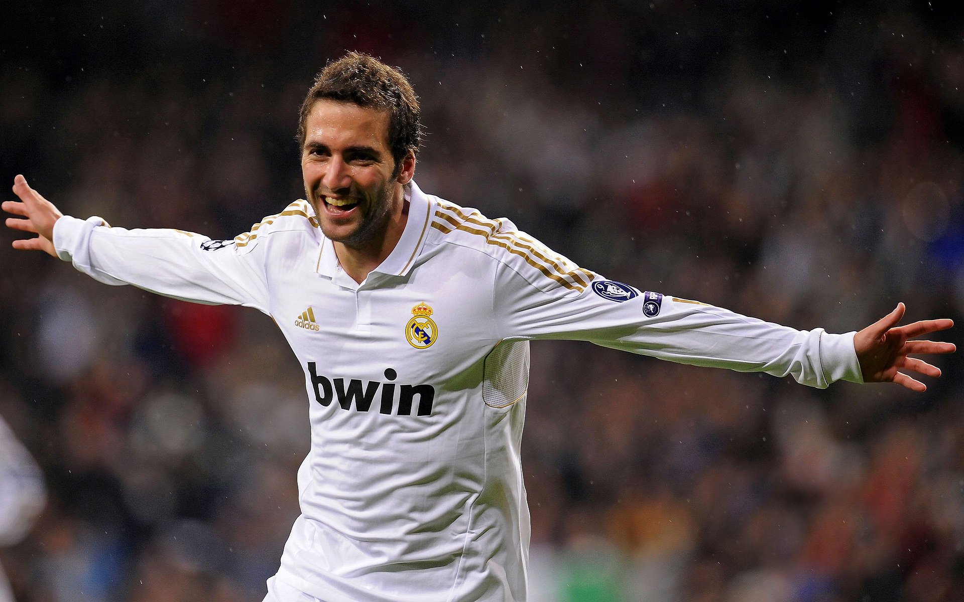 阿什拉夫爆发助佛罗伦萨险胜爱尔兰，唯一性胜利背后的战术博弈