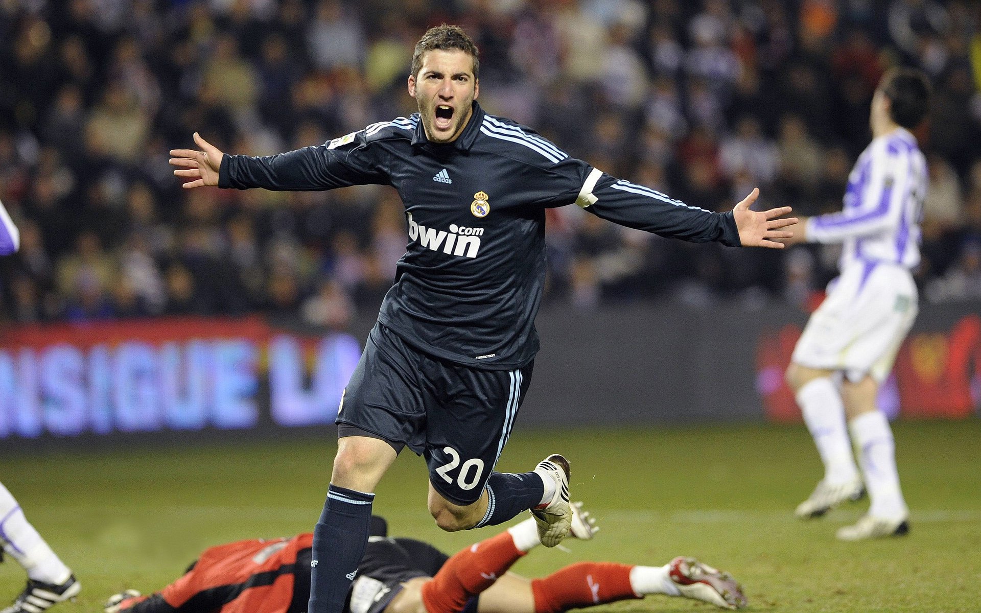 欧冠淘汰赛焦点战，北京队轻取奇才