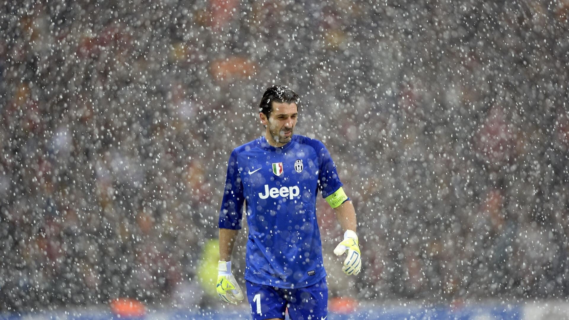 欧冠淘汰赛之夜，福登的防守艺术，如何用智慧锁死对手