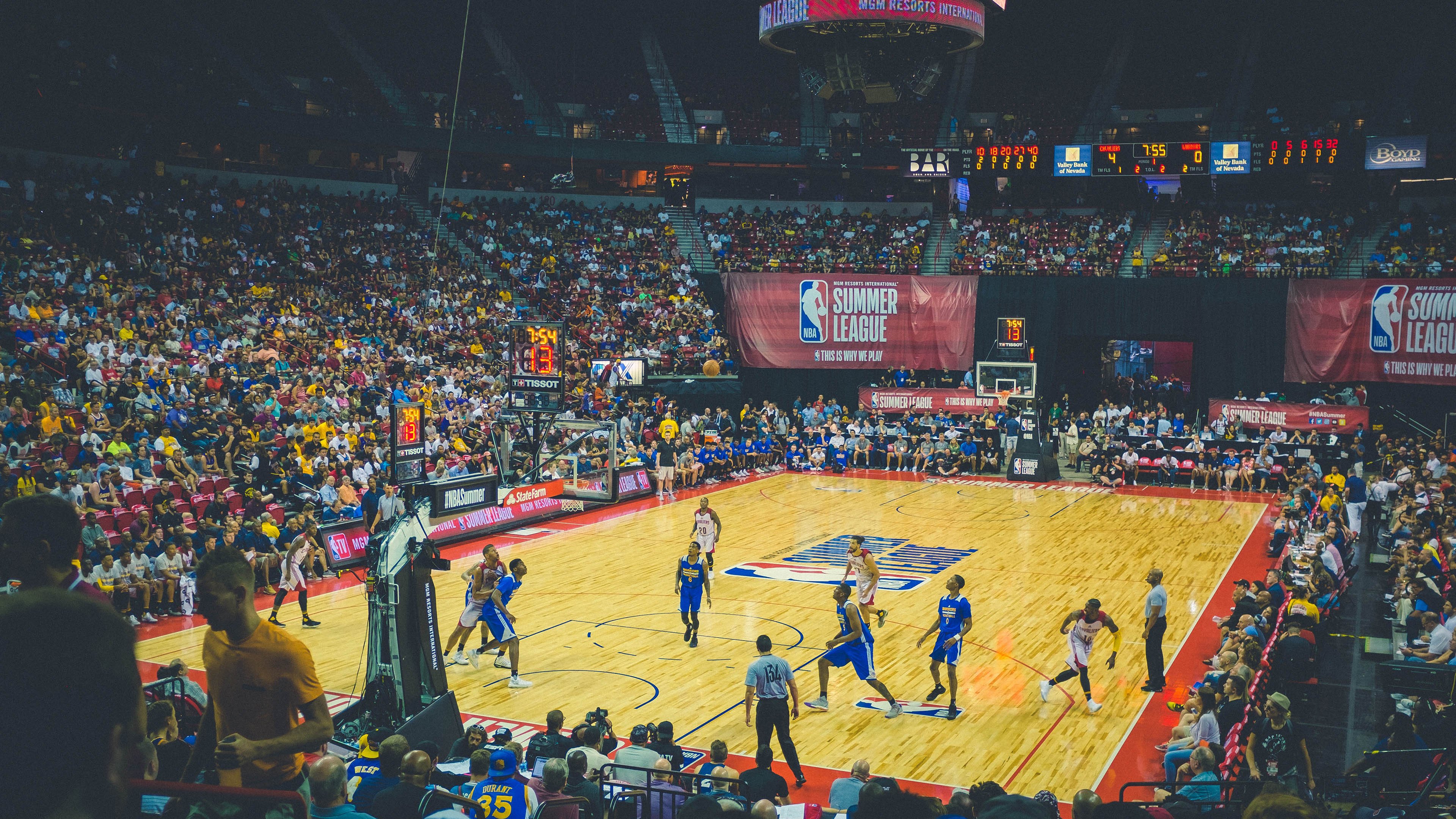 广厦对阵开拓者,爱德华兹的独舞,个人能力如何重塑比赛格局